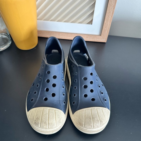 Crocs Big Kids Size 2 - Picture 2 of 4